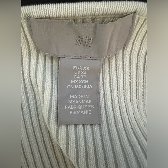 H&M Top - Picture 2 of 3